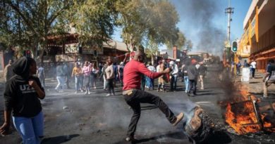 Pillages, incendies, meurtres en Afrique du sud (BBC Infos)